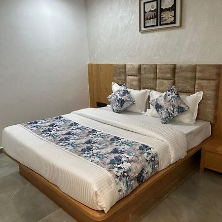 Hotel M Grand อาเมดาบัด ภายนอก รูปภาพ