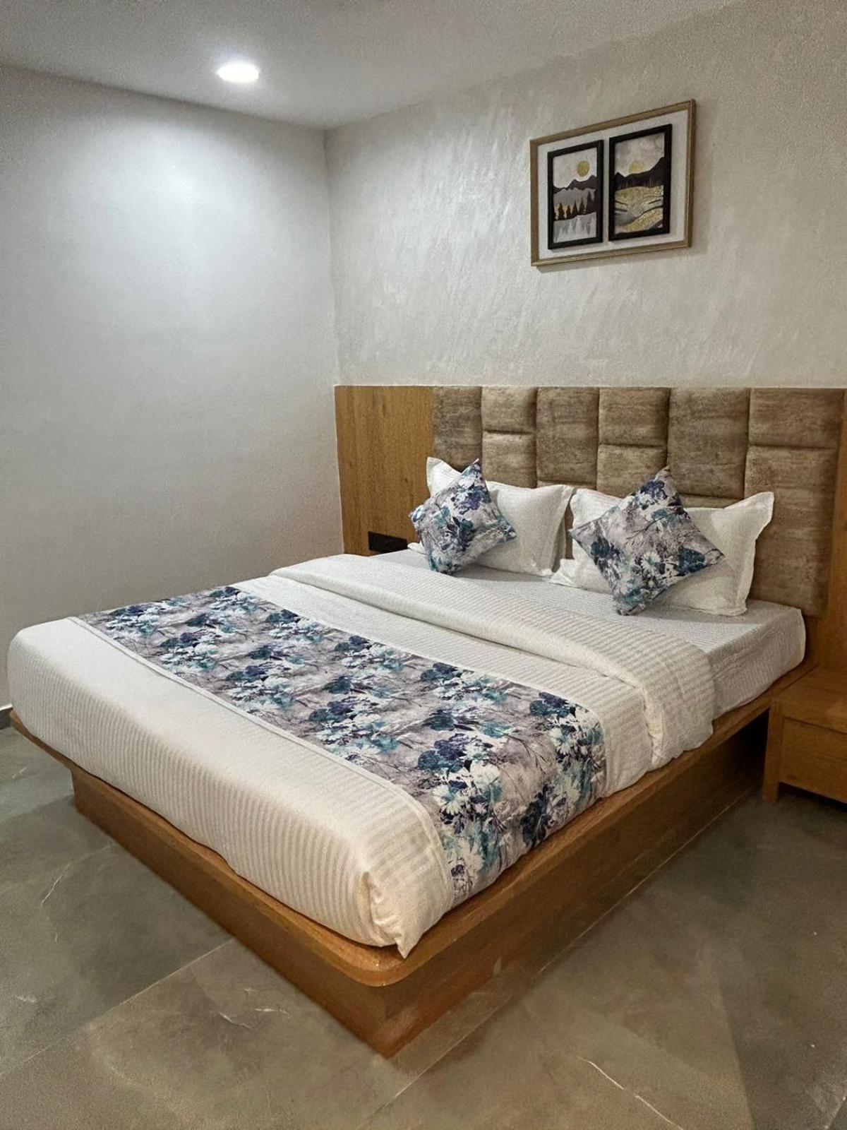 Hotel M Grand อาเมดาบัด ภายนอก รูปภาพ